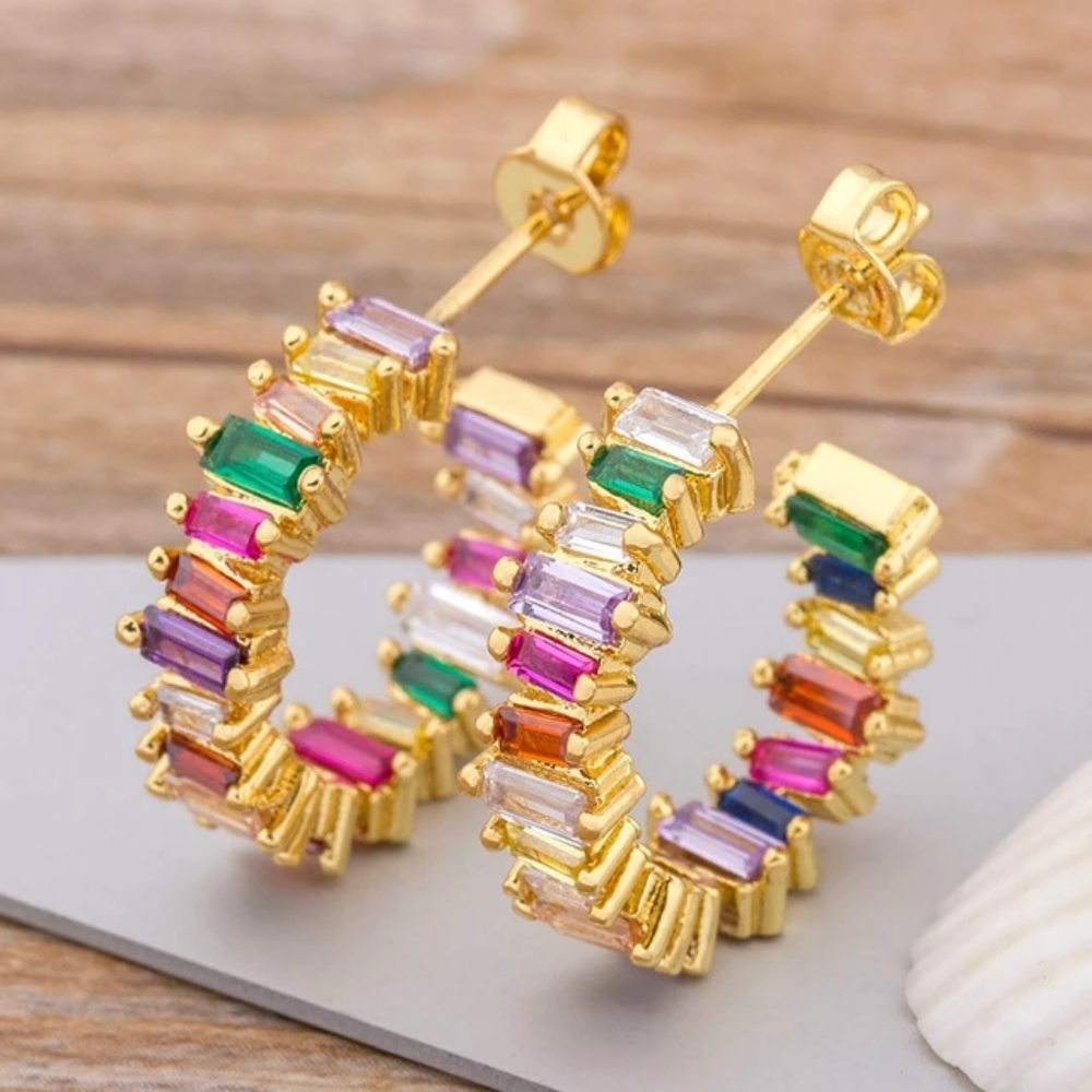 **SOLD**Rainbow Crystal Hoop Earrings🌈